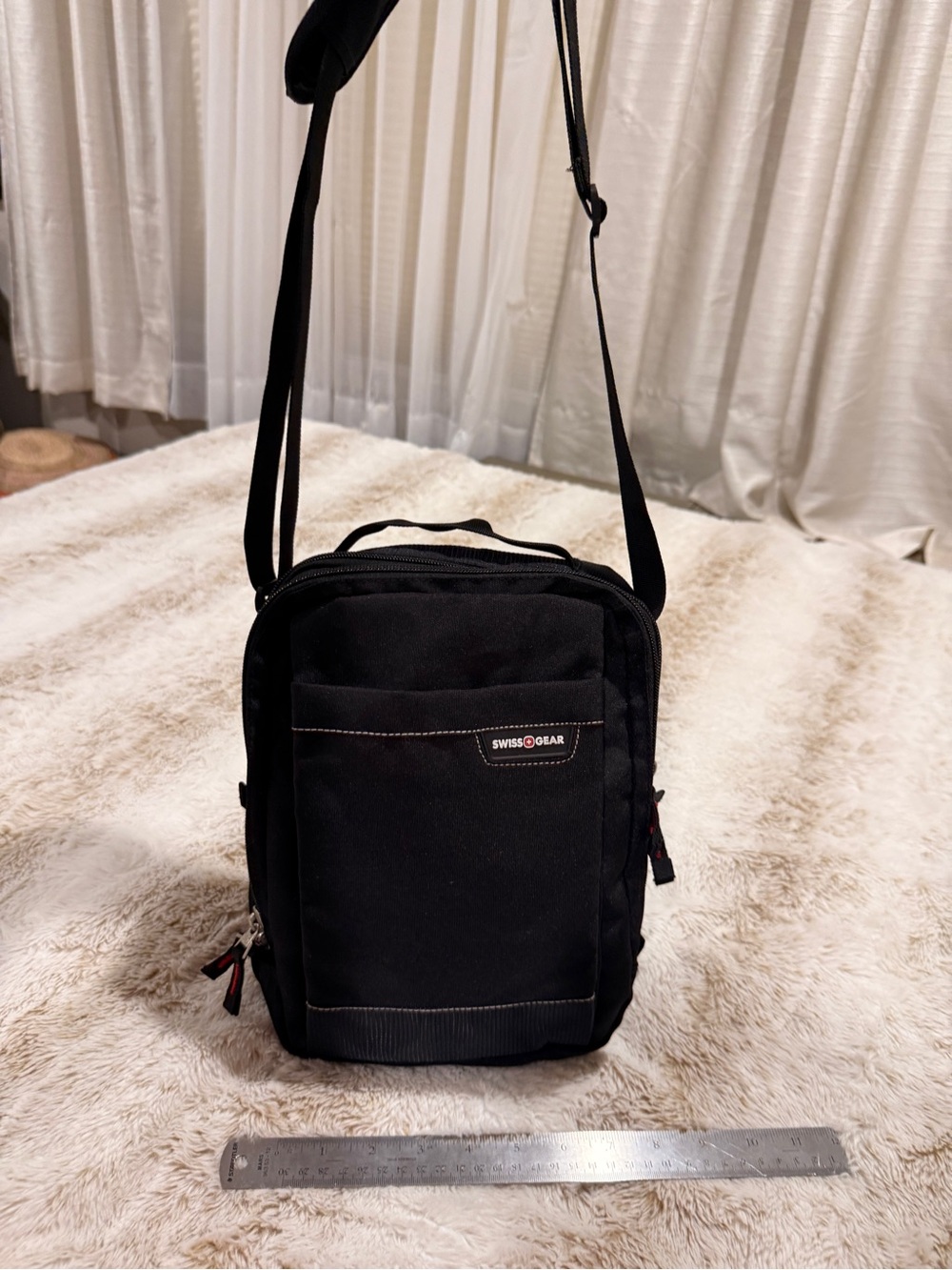 SWISSGEAR 2611 Vertical Boarding Bag Black Crossbody Travel Organizer